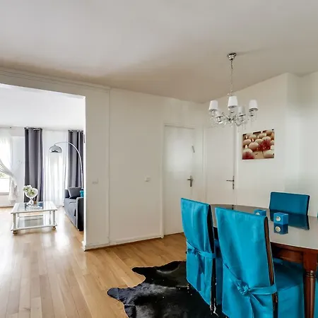 Spacious Parisian Flat - Eiffel Tower