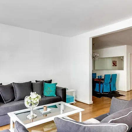 Spacious Parisian Flat - Eiffel Tower Daire *
